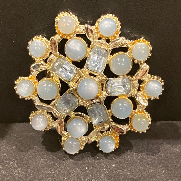 Vintage Jewelry - Elegant Moonglow Lucite and Gold Tone Brooch